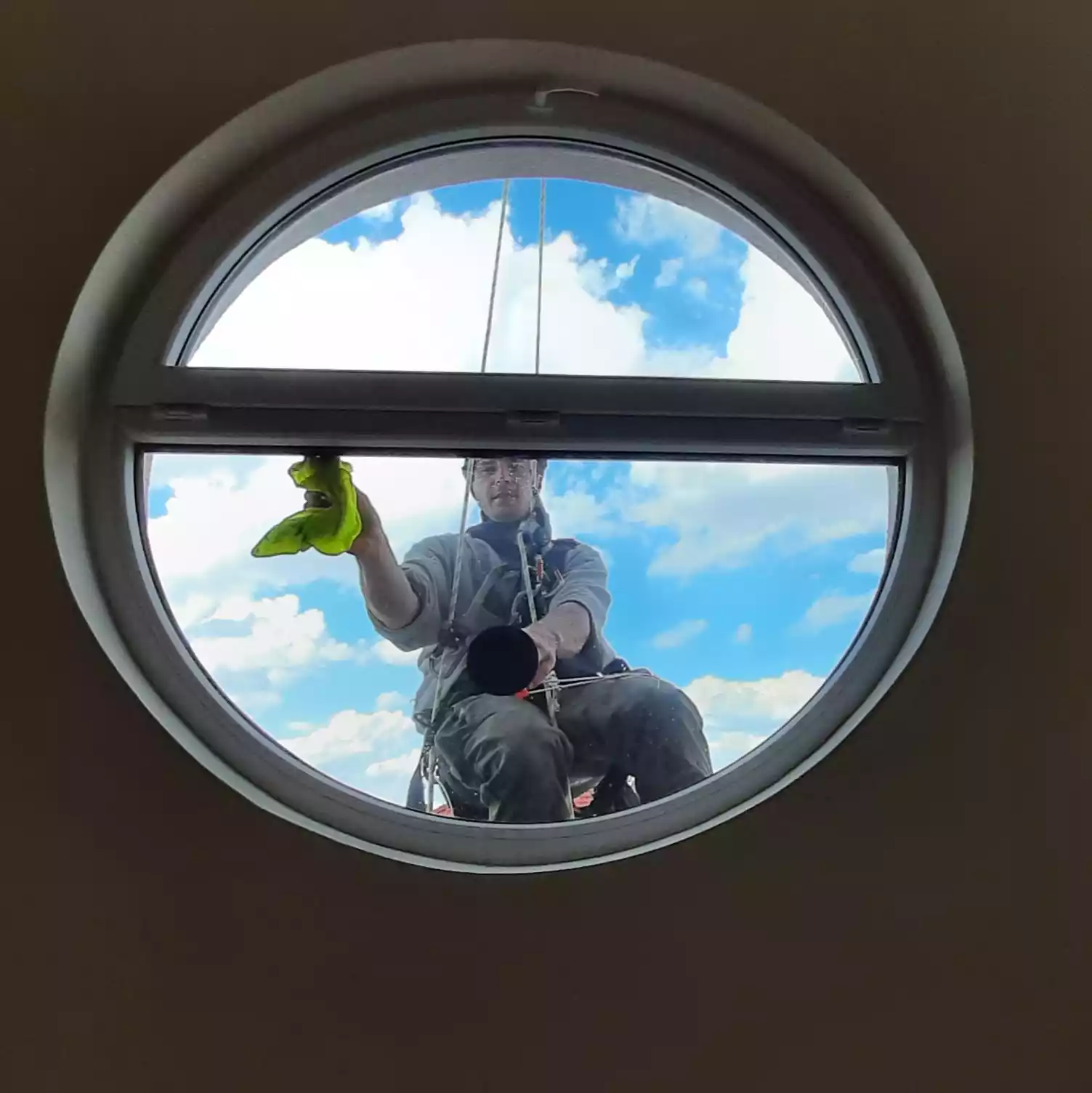 Naprawy i mycie elewacji