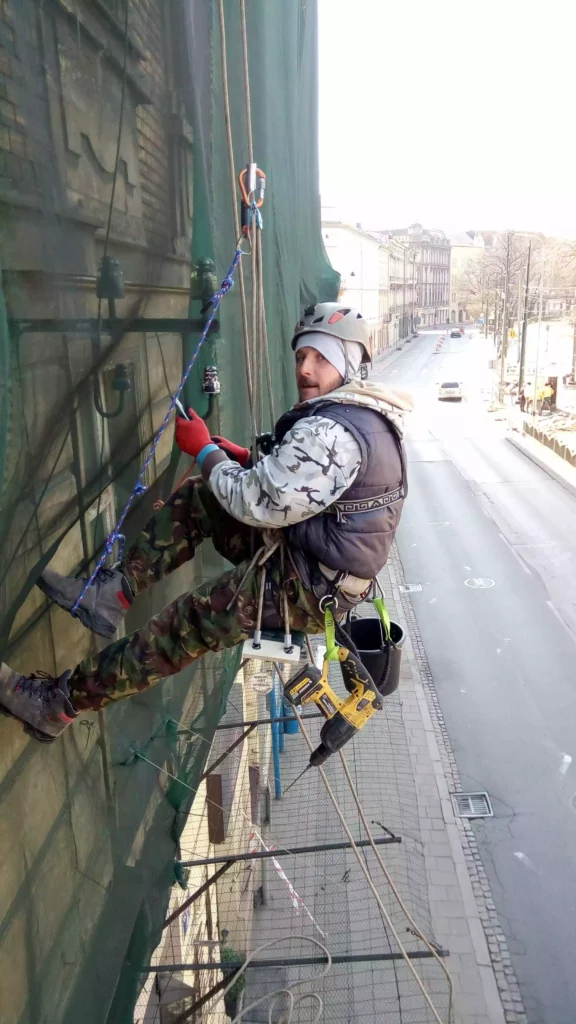 Kiedy wybrać prace wysokościowe zamiast rusztowania?